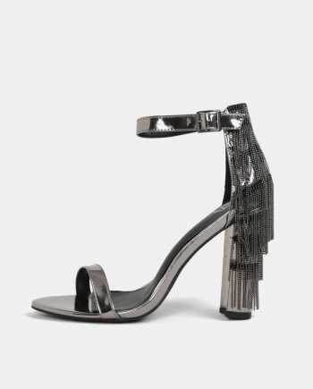 Metalické sandálky na podpatku ve stříbrné barvě MISSGUIDED