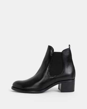 Černé kožené chelsea boty Tamaris
